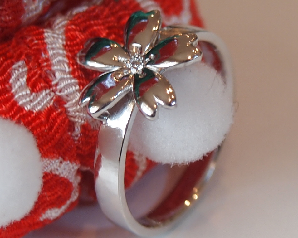 思い出の指輪を溶かして、新しいデザインの指輪にジュエリーリフォーム。