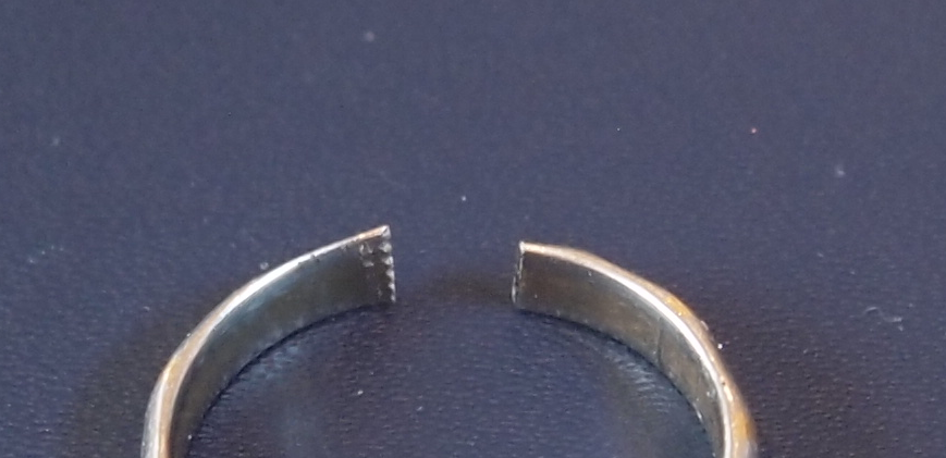 安い素材の結婚指輪なら大変なことになるかも。。。